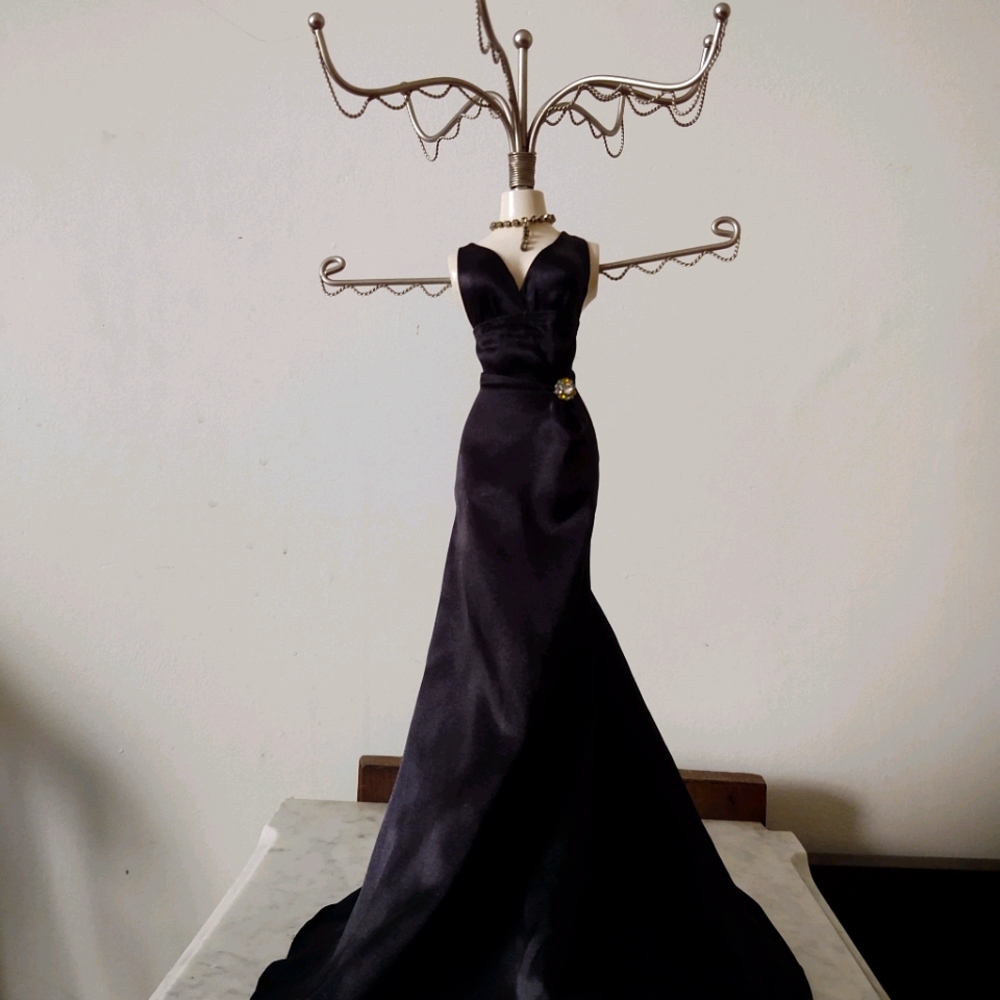 Mannequin Jewelry Organizer - image 1